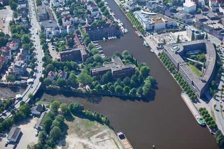 Luftaufnahme Stadt am Wasser