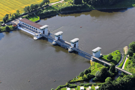 Luftaufnahme Wasserkraftwerk Petershagen Stauwehr