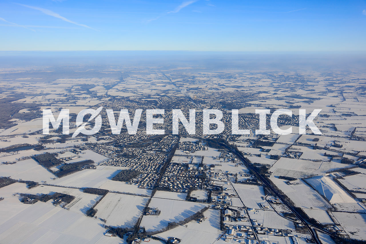Gesamte Stadt im Winter Luftbild