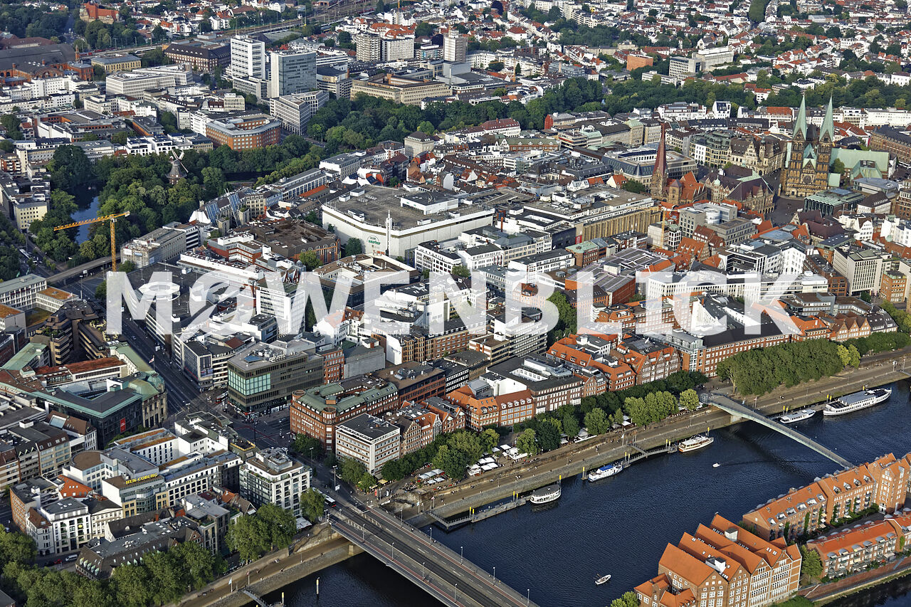 Altstadt mit Weser Luftbild