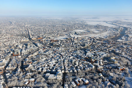 Luftaufnahme Stadtzentrum und Hafen im Winter