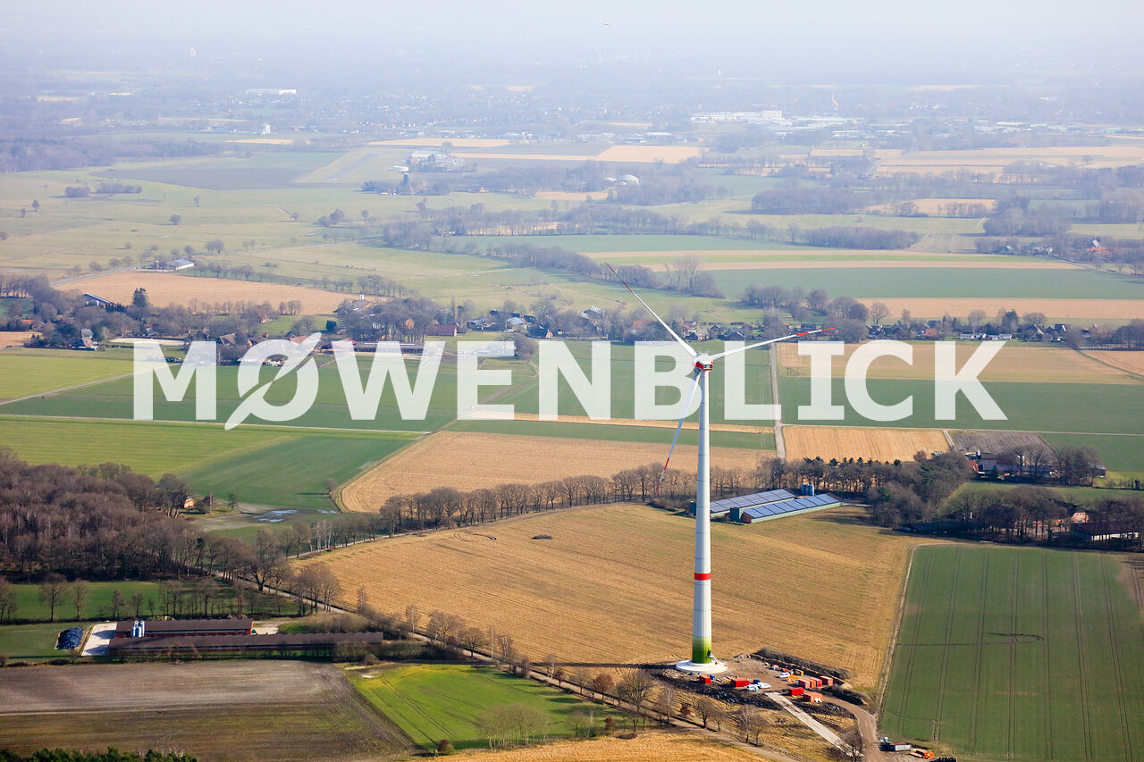 Windkraftanlagen am Flugplatz Luftbild