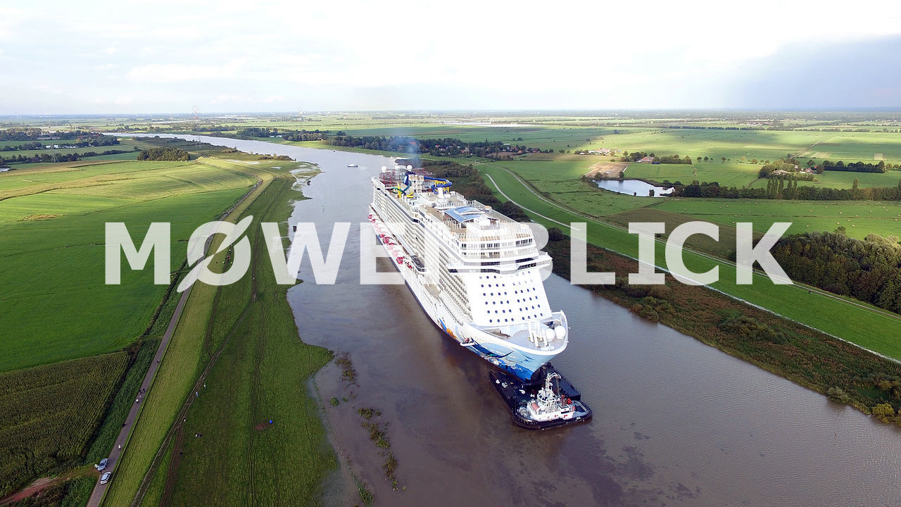 neues Schiff aus Papenburg Luftbild