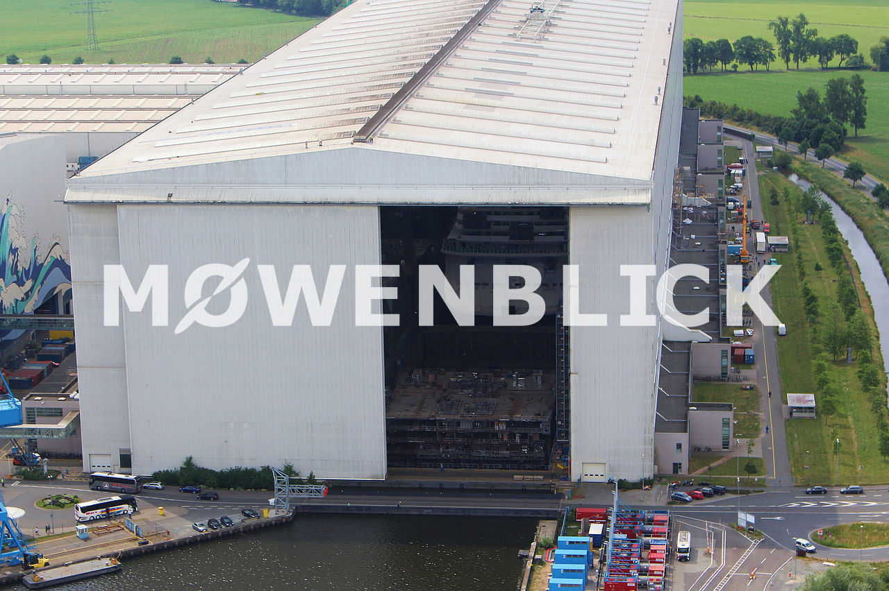 Das große Tor der Meyer Werft Luftbild